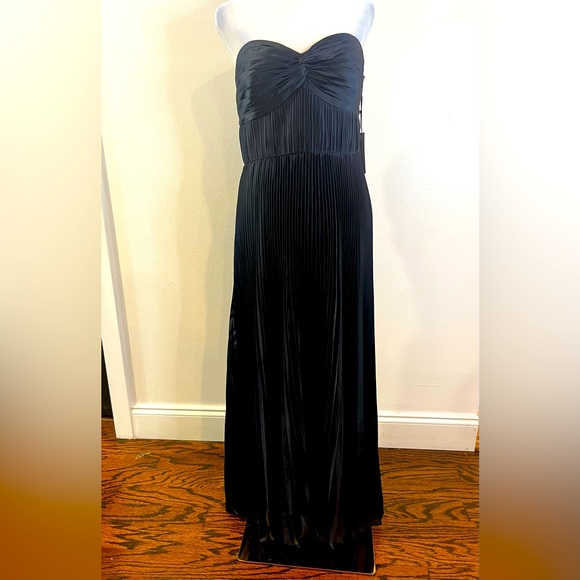 AMUR Belle Dress - Picture 2 of 6